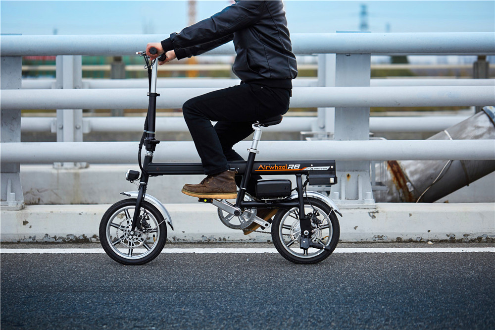 Airwheel R6 assist electric bike